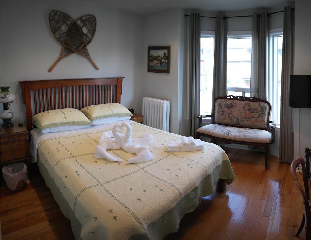 Rose Garden Bed And Breakfast 多伦多 外观 照片