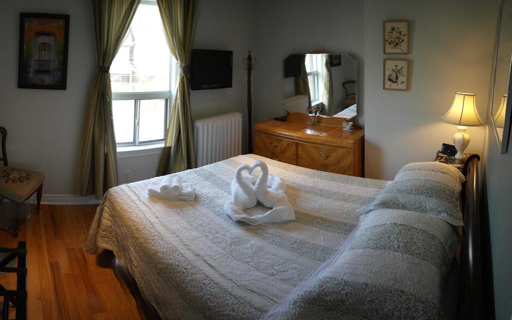 Rose Garden Bed And Breakfast 多伦多 客房 照片